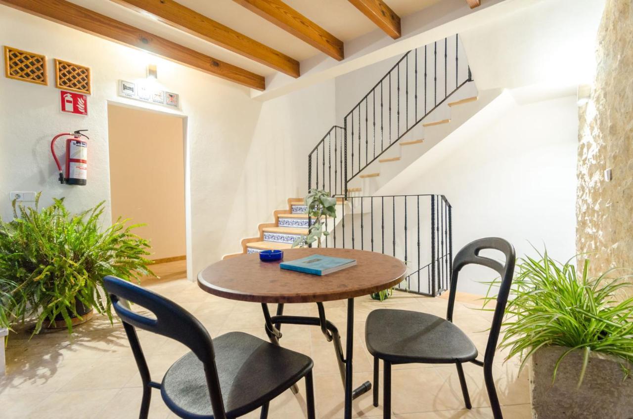 Embat - Hostel Монтуири Экстерьер фото